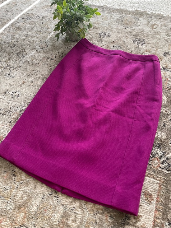 The Limited Dresses & Skirts - RARE The Limited Fuchsia Pencil Skirt